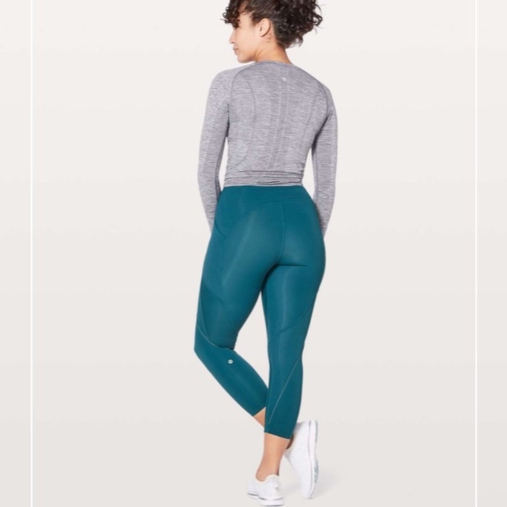 Lululemon Lead The Pack Crop 23" in Nile Blue